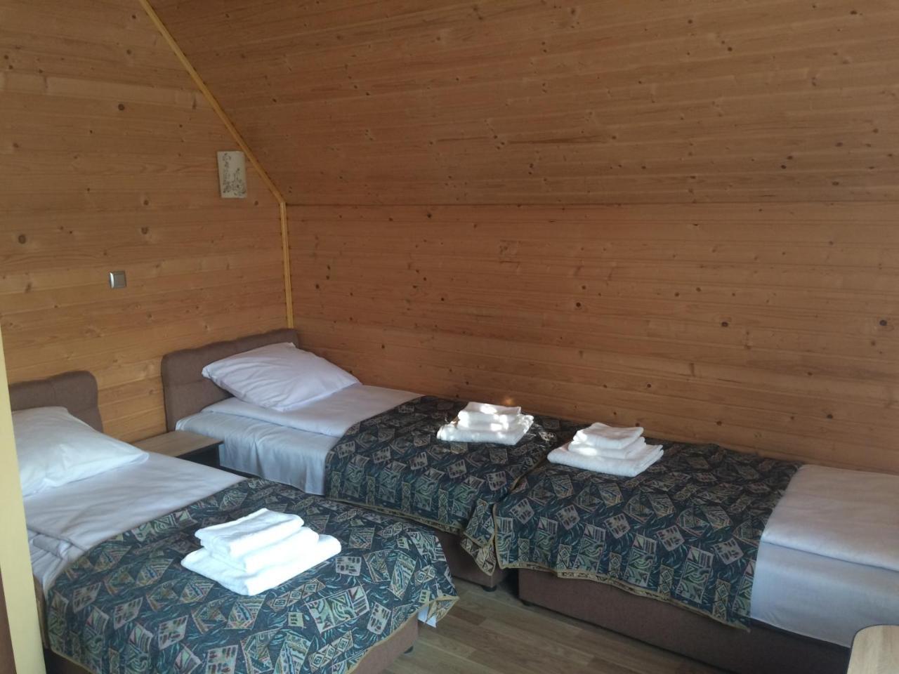 Camelot Hotel Rakhiv Bagian luar foto